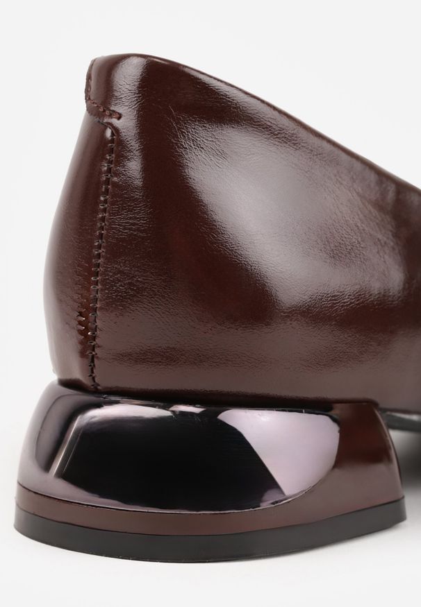 Born2be - Brązowe Czółenka Vices na Geometrycznym Obcasie ze Skórzaną Wkładką Critissa. Okazja: do pracy, na co dzień, na spotkanie biznesowe. Kolor: brązowy. Materiał: skóra. Wzór: geometria. Obcas: na obcasie. Styl: elegancki, biznesowy, klasyczny, casual. Wysokość obcasa: średni