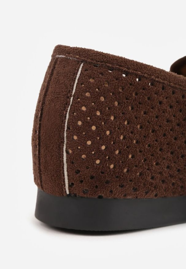 Renee - Ciemnobrązowe Mokasyny VICES z Ażurową Cholewką i Frędzlami Hyrilea. Okazja: na co dzień. Kolor: brązowy. Materiał: jeans. Szerokość cholewki: normalna. Wzór: ażurowy. Styl: boho, casual, street