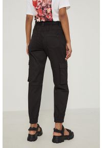 medicine - Medicine spodnie damskie kolor czarny fason cargo high waist. Stan: podwyższony. Kolor: czarny #2