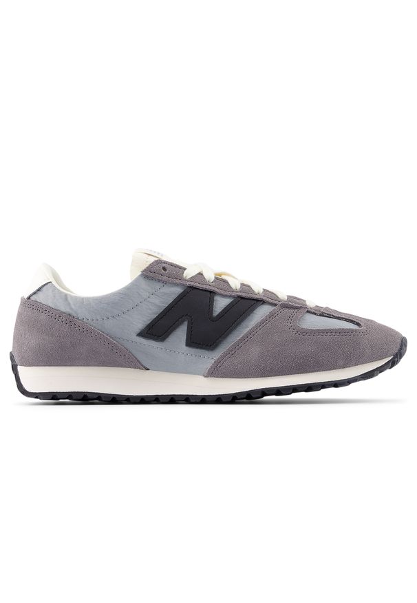 Buty unisex New Balance U471AH – szare. Kolor: szary. Materiał: zamsz, materiał, syntetyk. Szerokość cholewki: normalna. Wzór: jodełka. Sezon: lato