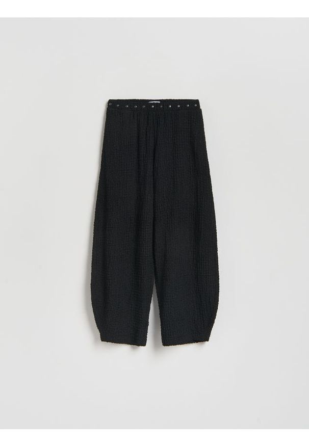 Reserved - Spodnie balloon - czarny. Kolor: czarny. Materiał: dzianina