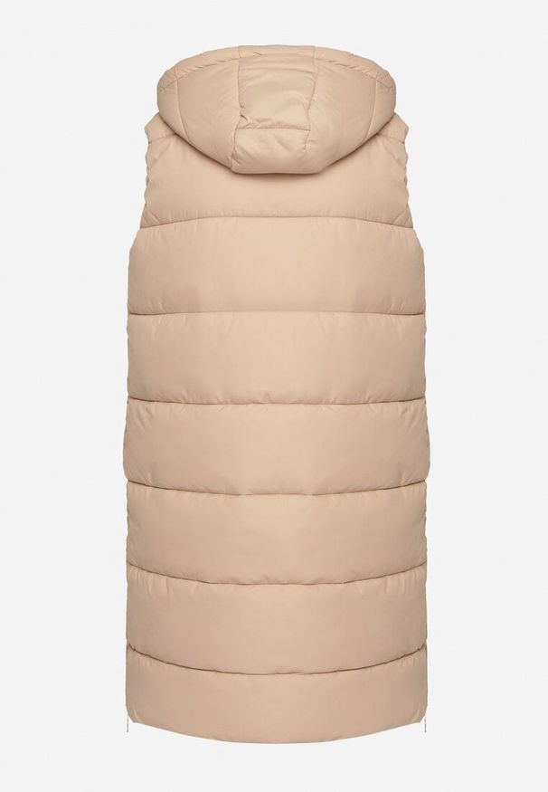 Born2be - Ciemnobeżowa Pikowana Kamizelka z Kapturem i Sznurkami Zelothis. Typ kołnierza: kaptur. Kolor: beżowy. Materiał: jeans, dzianina. Długość: długie. Sezon: jesień. Styl: elegancki, klasyczny