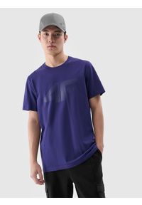 4f - 4F T-shirt regular z nadrukiem męski - granatowy M. Okazja: na co dzień. Kolor: niebieski. Materiał: dzianina, bawełna, jersey. Długość rękawa: krótki rękaw. Długość: krótkie. Wzór: nadruk. Styl: klasyczny, sportowy, casual