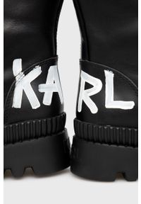 Karl Lagerfeld Kozaki damskie kolor czarny na płaskim obcasie. Nosek buta: okrągły. Zapięcie: sznurówki. Kolor: czarny. Materiał: skóra, guma. Szerokość cholewki: normalna. Obcas: na obcasie. Wysokość obcasa: niski #4