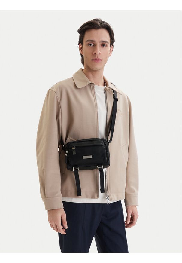 Calvin Klein Saszetka Sleek Utility Camera Bag LV04D3339G Czarny. Kolor: czarny. Materiał: skóra