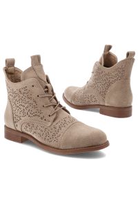 Botki damskie S.Barski, ażurowa cholewka sznurowane stabilny niski obcas wygodna konstrukcja miękka wkładka, beżowe, HY61-8009. Zapięcie: sznurówki. Kolor: beżowy. Szerokość cholewki: normalna. Wzór: ażurowy. Materiał: jeans. Sezon: wiosna, jesień. Obcas: na obcasie. Styl: elegancki, klasyczny. Wysokość obcasa: niski #7