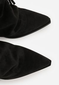 Born2be - Czarne Botki Typu Kowbojki na Obcasie z Wywiniętą Cholewką i Frędzlami Uemiris. Okazja: na co dzień. Kolor: czarny. Materiał: skóra, jeans. Szerokość cholewki: normalna. Wzór: gładki. Obcas: na obcasie. Styl: casual. Wysokość obcasa: średni #9