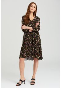 Greenpoint - Trapezowa sukienka z wiskozy, nadruk w kwiaty. Materiał: wiskoza. Wzór: nadruk, kwiaty. Typ sukienki: trapezowe