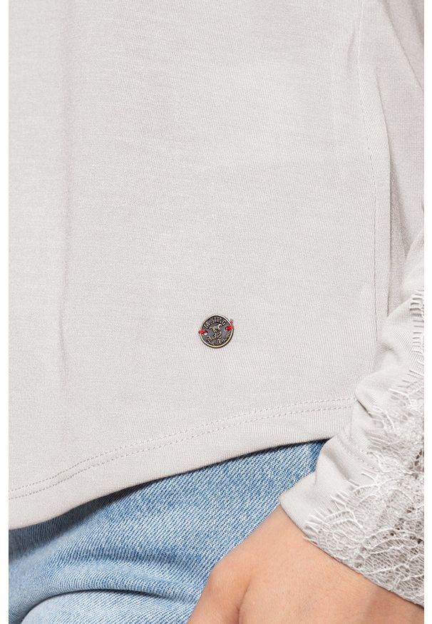 Mustang - DAMSKI LONGSLEEVE MUSTANG Anna C Lace 1009035 4025. Długość rękawa: długi rękaw. Długość: długie