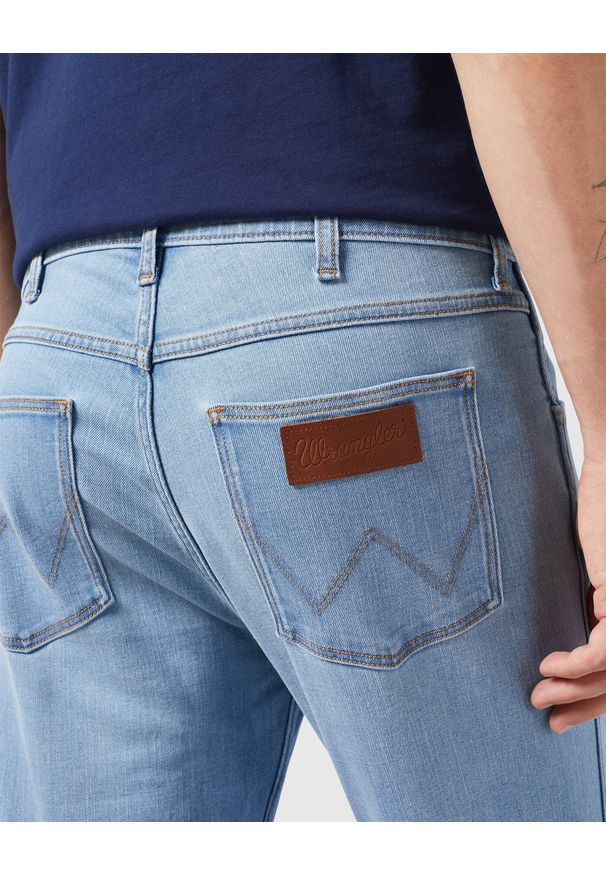 Wrangler - WRANGLER MĘSKIE SPODNIE REGULAR FIT DESERT OASIS 112351219 W154017980