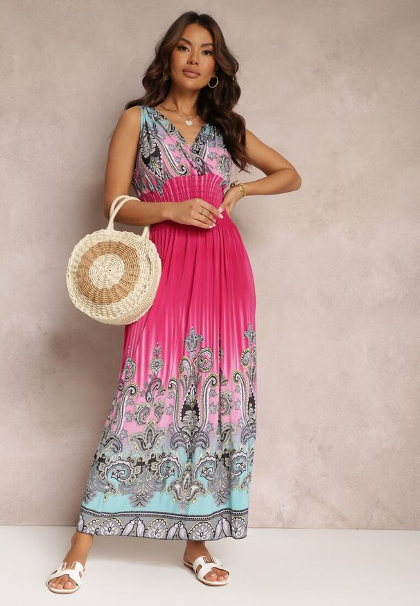 Renee - Ciemnoróżowa Rozkloszowana Sukienka z Gumką w Talii i Sznurkami na Ramiączkach Railia. Typ kołnierza: dekolt kopertowy. Kolor: różowy. Długość rękawa: na ramiączkach. Typ sukienki: kopertowe. Styl: boho