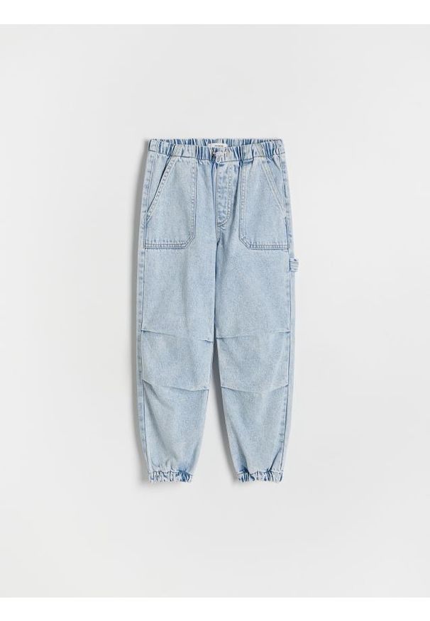 Reserved - Jeansy parachute - niebieski. Kolor: niebieski