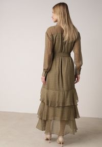 Born2be - Zielona Koszulowa Sukienka z Dłuższym Tyłem i Falbanami Savandra. Okazja: na co dzień. Kolor: zielony. Materiał: poliester. Typ sukienki: koszulowe. Styl: casual #6