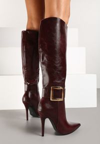 Born2be - Bordowe Kozaki na Szpilce Ozdobione Klamrą Innadora. Okazja: na co dzień. Zapięcie: klamry. Kolor: czerwony. Materiał: jeans. Wzór: aplikacja. Obcas: na szpilce. Styl: casual, elegancki #2