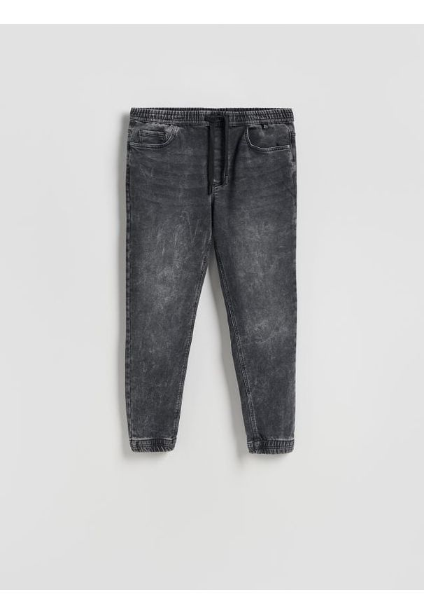 Reserved - Jeansy jogger fit - szary. Kolor: szary