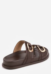 Born2be - Ciemnobrązowe Klapki Ozdobione Dwoma Klamrami Sthosaildy. Okazja: na spacer. Kolor: brązowy. Materiał: satyna. Wzór: aplikacja. Sezon: lato. Styl: elegancki, boho #5