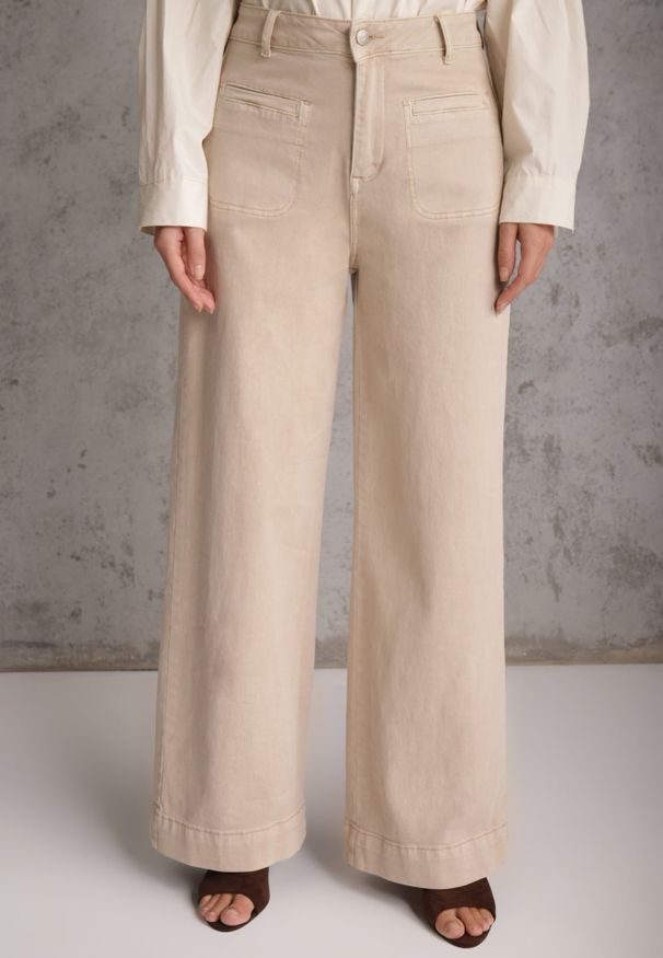 Renee - Beżowe Jeansy High Waist Wide Leg z Bawełny z Naszytymi Kieszonkami Yrelelin. Okazja: na co dzień. Stan: podwyższony. Kolor: beżowy. Długość: krótkie. Wzór: aplikacja. Styl: casual