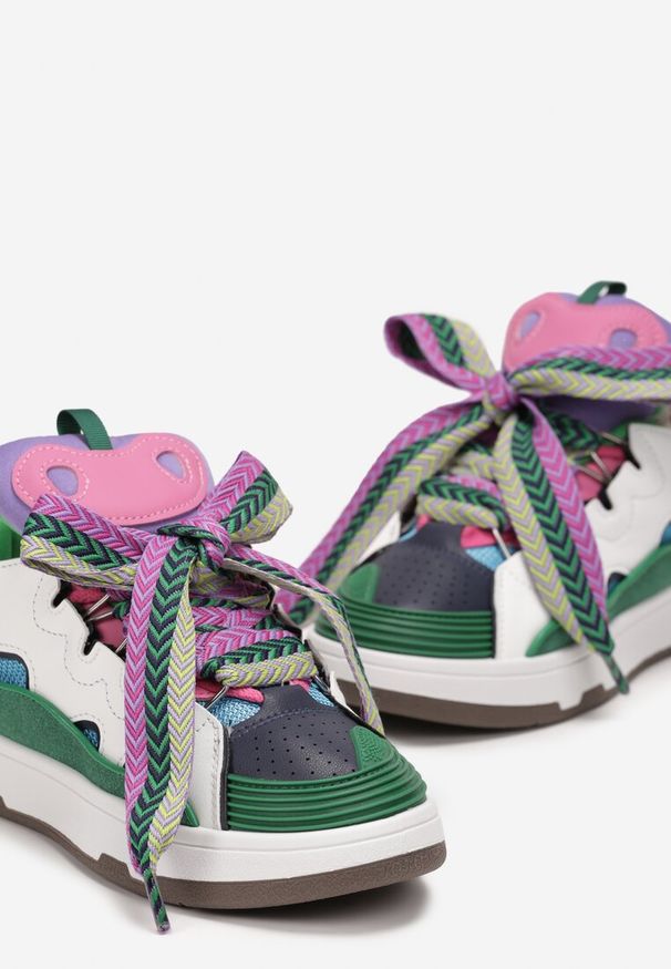Born2be - Zielone Sneakersy z Ozdobnym Sznurowaniem i Szerokim Językiem Vessy. Kolor: zielony, biały
