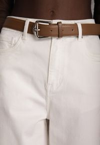 Renee - Białe Jeansy Mom Fit z Wiskozą Bawełną i Paskiem z Metaliczną Klamrą Salennith. Okazja: na co dzień. Stan: podwyższony. Kolor: biały. Styl: casual #7