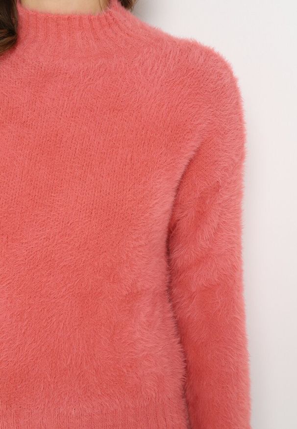 Born2be - Ciemnoróżowy Sweter z Półgolfem i Dłuższym Włosiem Evassem. Kolor: różowy. Materiał: dzianina. Długość rękawa: długi rękaw. Długość: długie