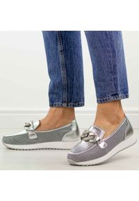 DiA - Srebrne skórzane półbuty damskie Dia 7045. Okazja: na co dzień, do pracy. Nosek buta: okrągły. Kolor: srebrny. Materiał: tkanina, skóra. Szerokość cholewki: normalna. Sezon: wiosna, jesień, lato. Obcas: na płaskiej podeszwie. Styl: casual, elegancki, klasyczny #1