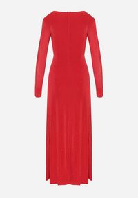 Born2be - Czerwona Długa Sukienka z Ozdobnym Dekoltem i Biżuteryjnymi Detalami Nerosha. Kolor: czerwony. Długość rękawa: długi rękaw. Styl: klasyczny, elegancki. Długość: maxi #2
