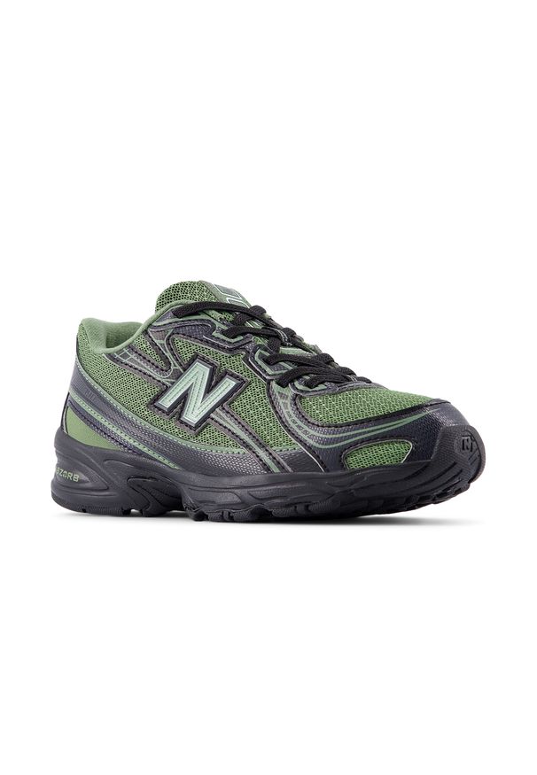 Buty dziecięce New Balance P7405DS – zielone. Kolor: zielony. Materiał: materiał, syntetyk. Szerokość cholewki: normalna. Sezon: lato. Sport: turystyka piesza