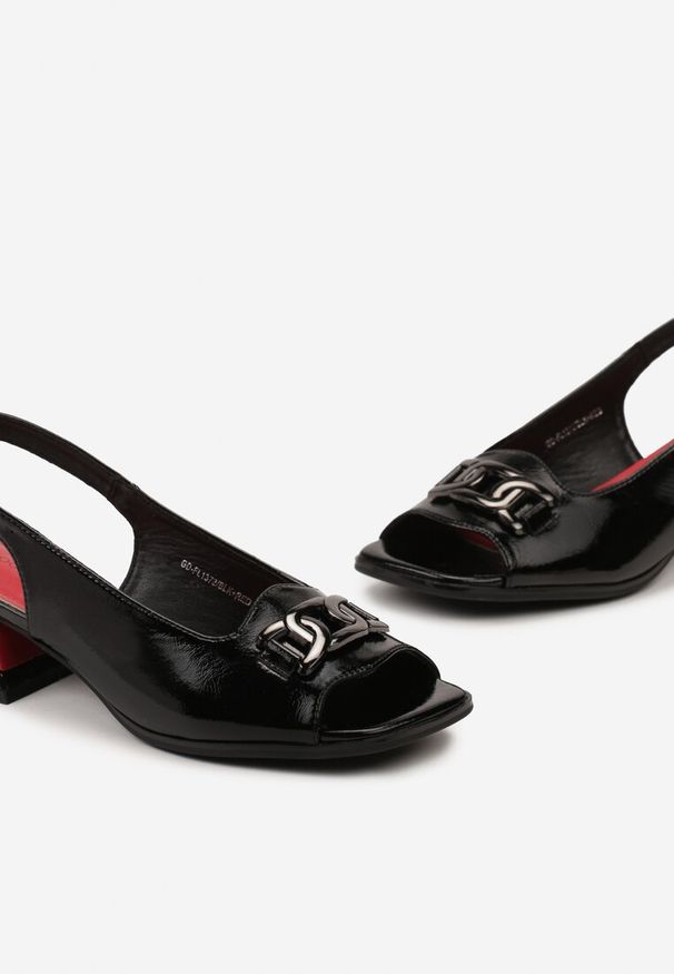 Born2be - Czarno-Czerwone Sandały na Ozdobnym Słupku z Klamerką i Noskiem Peep Toe Laseria. Nosek buta: otwarty. Kolor: czarny. Obcas: na słupku. Styl: elegancki