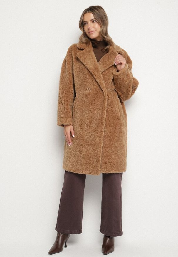 Born2be - Brązowy Dwurzędowy Płaszcz Teddy o Fasonie Oversize Anerre. Typ kołnierza: golf. Kolor: brązowy. Materiał: dzianina, jeans, wełna. Styl: elegancki