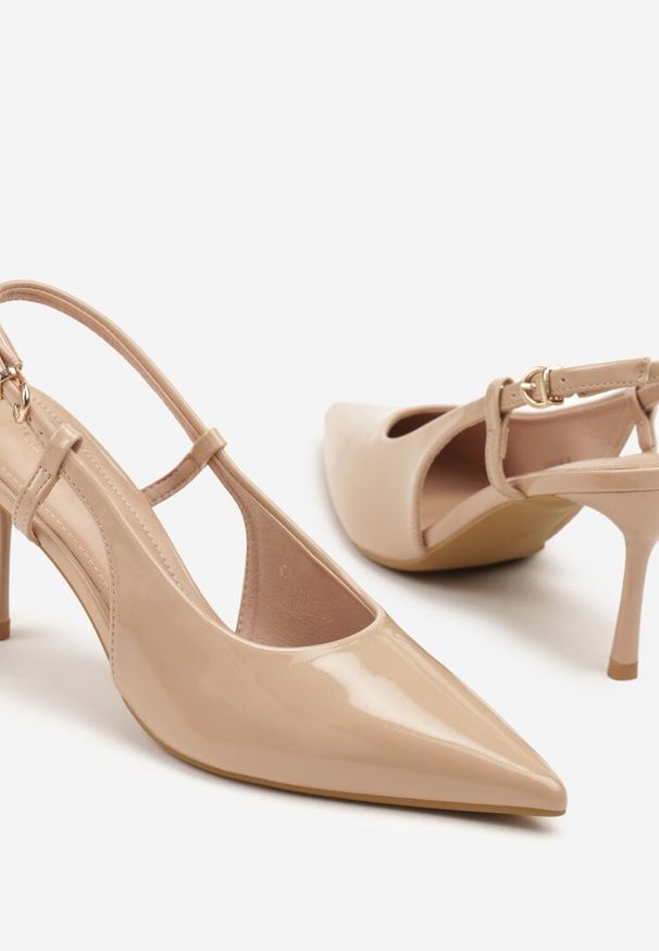 Renee - Ciemnobeżowe Sandały Lakierowane Vices na Szpilce Slingback Raleira. Okazja: na spacer, na co dzień, na imprezę. Nosek buta: szpiczasty. Zapięcie: sprzączka. Kolor: beżowy. Materiał: lakier. Obcas: na szpilce. Styl: klasyczny, casual. Wysokość obcasa: średni