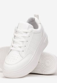 Born2be - Białe Sneakersy na Platformie Jury. Kolor: biały. Obcas: na platformie