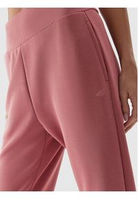 4f - 4F Spodnie dresowe 4FWAW23TTROF611 Różowy Relaxed Fit. Kolor: różowy. Materiał: syntetyk #5