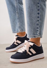 Renee - Granatowe Sneakersy Basic z Paskami na Boku Adila. Okazja: na co dzień. Zapięcie: pasek. Kolor: niebieski. Materiał: jeans. Wzór: paski. Obcas: na płaskiej podeszwie #8