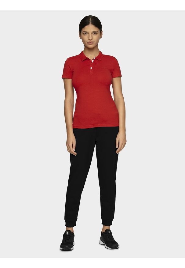 4f - 4F Koszulka polo slim damska - czerwona XS. Okazja: na co dzień. Typ kołnierza: polo. Kolor: czerwony. Materiał: dzianina, materiał, jersey, bawełna, elastan. Wzór: jednolity, gładki, ze splotem. Styl: casual, klasyczny, sportowy