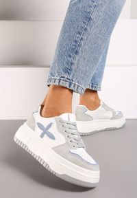 Renee - Biało-Szare Sneakersy na Platformie Ozdobione Geometrycznym Motywem ze Sznurowaniem Saimine. Okazja: na co dzień. Zapięcie: sznurówki. Kolor: biały. Materiał: jeans. Wzór: geometria, aplikacja. Obcas: na platformie #3