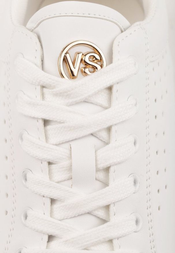 Renee - Białe Sneakersy VICES Ozdobione Gwiazdą i Błyszczącą Wstawką Oranatta. Okazja: na co dzień. Kolor: biały. Materiał: jeans. Wzór: aplikacja