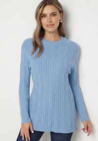 Born2be - Niebieski Sweter z Wiskozą i Ozdobnym Splotem Savria. Okazja: na co dzień. Kolor: niebieski. Materiał: wiskoza. Wzór: ze splotem. Styl: klasyczny, casual