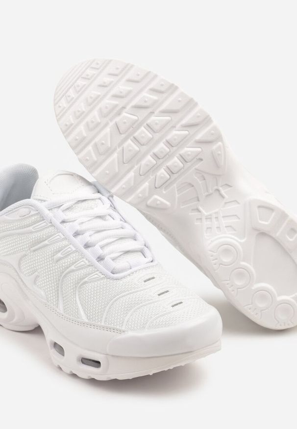 Born2be - Białe Buty Sportowe Sneakersy Ozdobione Tłoczeniem Tulinea. Okazja: na co dzień, na spacer. Kolor: biały. Wzór: aplikacja. Sport: turystyka piesza