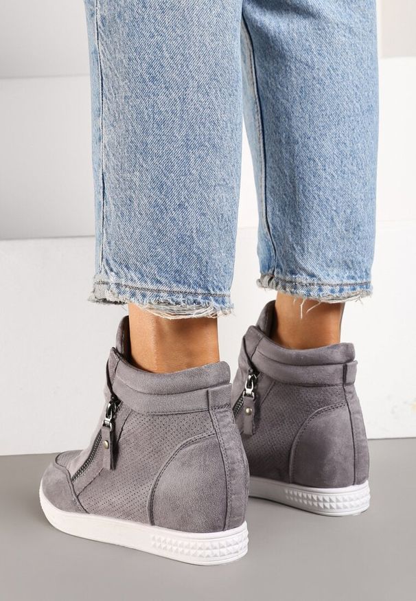 Born2be - Szare Sneakersy na Ukrytym Koturnie z Ozdobnym Suwakiem Lilannia. Okazja: na co dzień. Nosek buta: okrągły. Kolor: szary. Materiał: jeans. Obcas: na koturnie