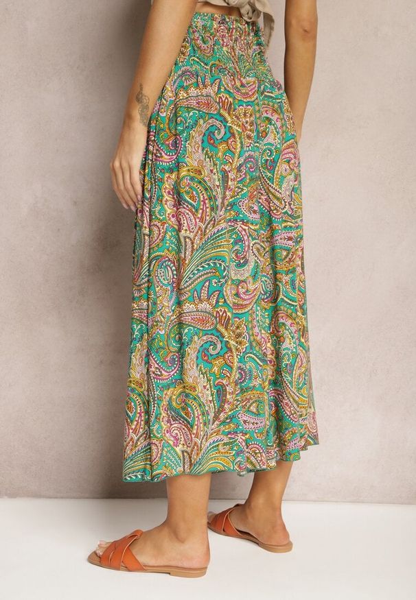 Renee - Zielone Spodnie Culottes z Bawełnianej Tkaniny Ozdobione Wzorem Paisley Gwinamas. Okazja: do pracy. Kolor: zielony. Materiał: tkanina, bawełna. Wzór: aplikacja, paisley