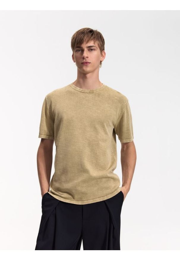 Reserved - Bawełniany sweter z krótkim rękawem - beżowy. Kolor: beżowy. Materiał: bawełna. Długość rękawa: krótki rękaw. Długość: krótkie