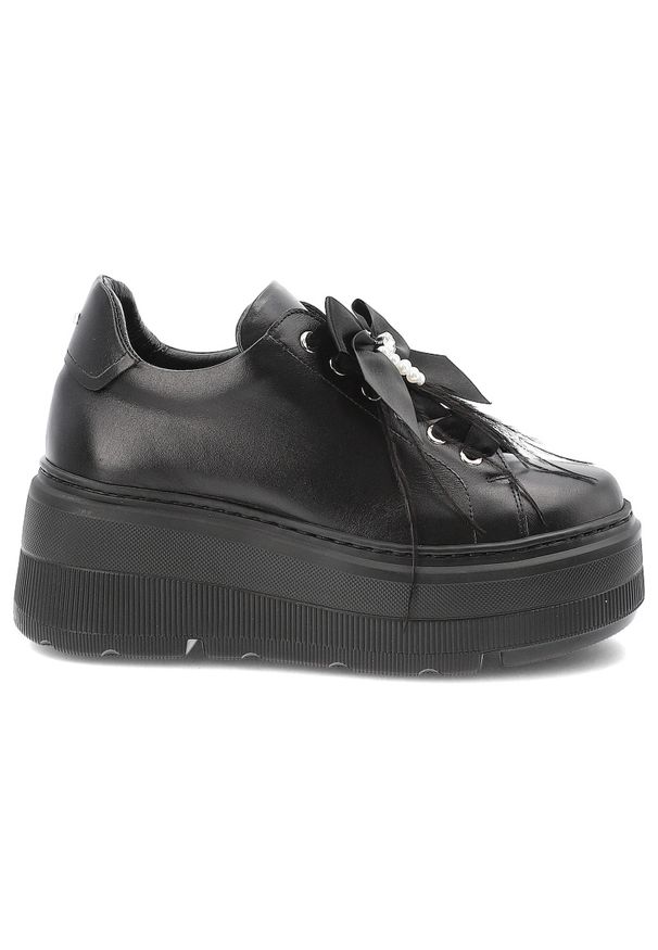 Czarne Sneakersy Karino Modne Obuwie Damskie Na Platformie. Okazja: na co dzień. Kolor: czarny. Materiał: skóra. Obcas: na platformie. Styl: klasyczny, casual, elegancki