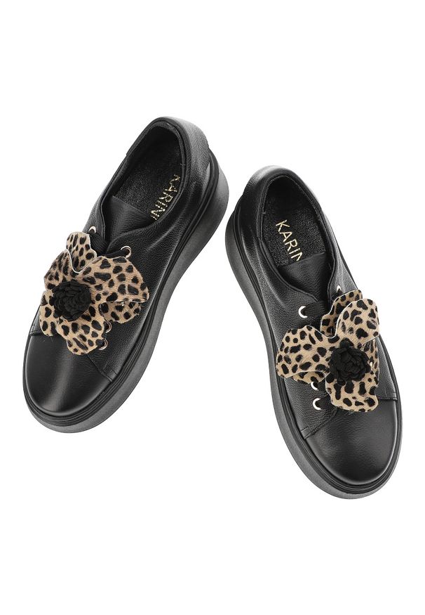 Czarne Sneakersy Karino Modne Obuwie Damskie. Okazja: na co dzień. Kolor: czarny. Materiał: skóra. Wzór: motyw zwierzęcy, kwiaty. Obcas: na platformie. Styl: casual, elegancki