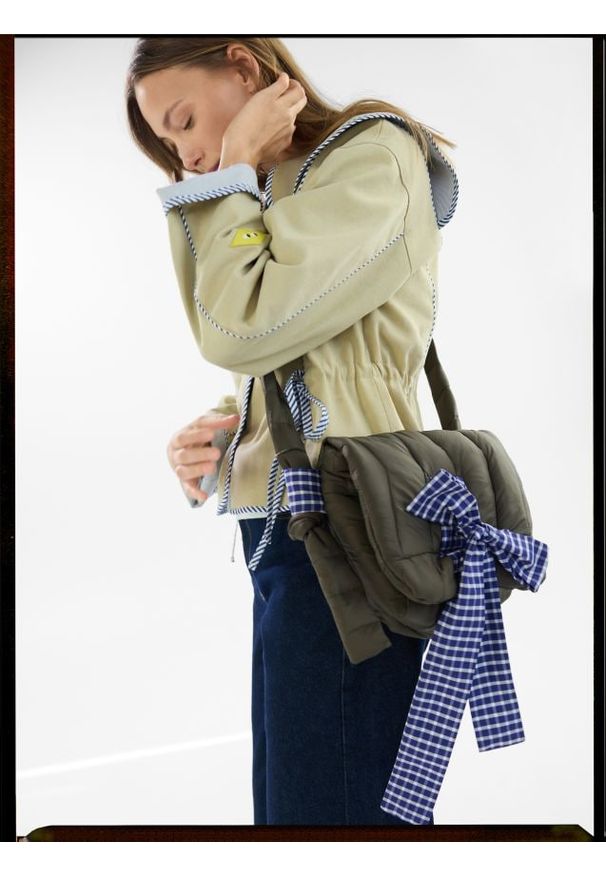 Reserved - Pikowana torebka - brązowy. Kolor: brązowy. Wzór: gładki. Materiał: pikowane