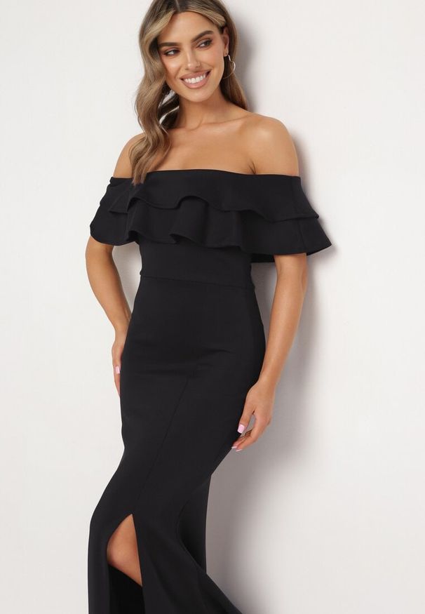 Born2be - Czarna Elegancka Sukienka Typu Hiszpanka z Rozkloszowanym Dołem i Wycięciami Tumini. Typ kołnierza: dekolt hiszpanka. Kolor: czarny. Materiał: dzianina. Sezon: lato. Styl: elegancki
