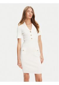 Guess Sukienka dzianinowa W5YK29 Z0130 Biały Slim Fit. Kolor: biały. Materiał: syntetyk