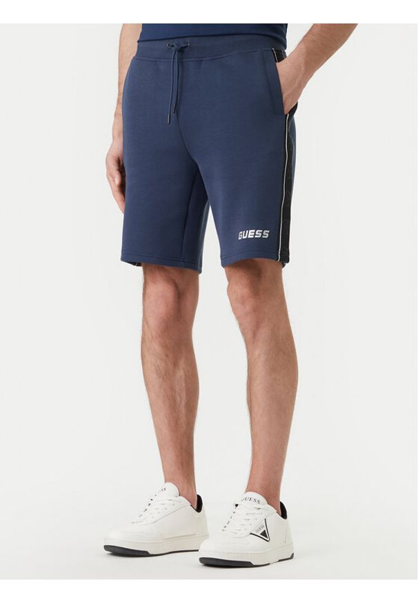 Guess Szorty sportowe Z4RD04 KB3P2 Granatowy Regular Fit. Kolor: niebieski. Materiał: syntetyk. Styl: sportowy