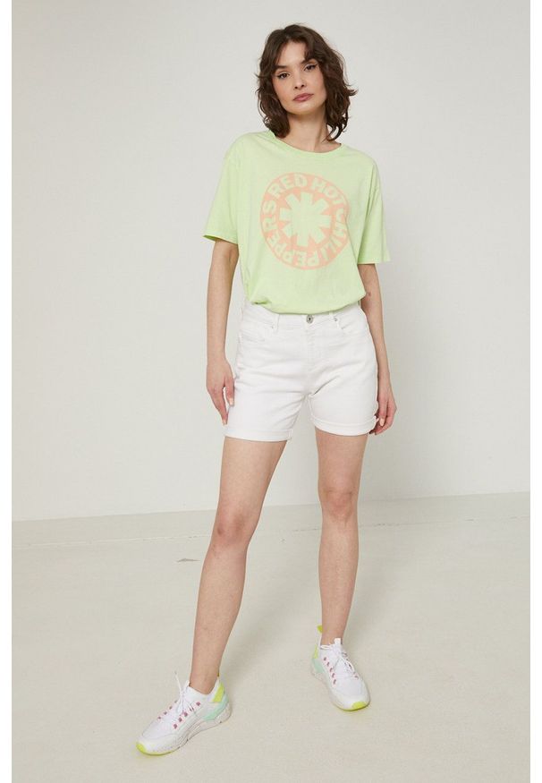 medicine - Medicine szorty jeansowe damskie kolor biały gładkie high waist. Okazja: na co dzień. Stan: podwyższony. Kolor: biały. Materiał: jeans. Wzór: gładki. Styl: casual