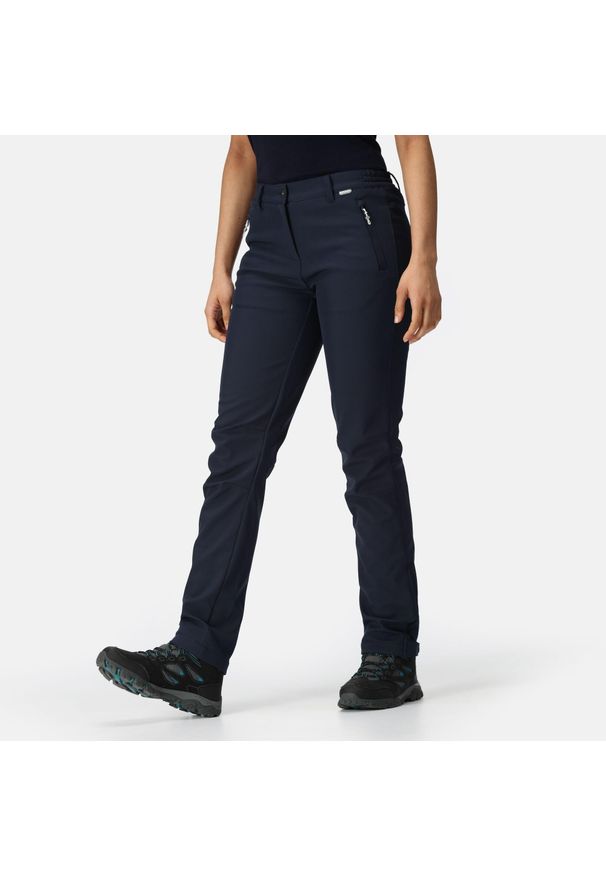 Regatta - Spodnie softshellowe damskie Geo II. Kolor: niebieski. Materiał: softshell, poliester, elastan. Sezon: lato. Sport: turystyka piesza