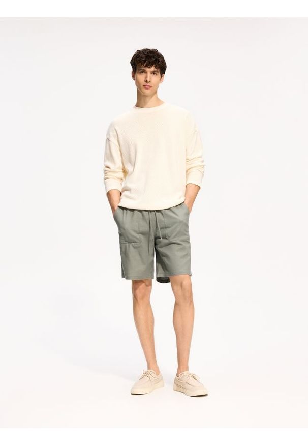 Reserved - Szorty jogger regular fit - jasny zielony. Kolor: zielony. Materiał: tkanina, bawełna